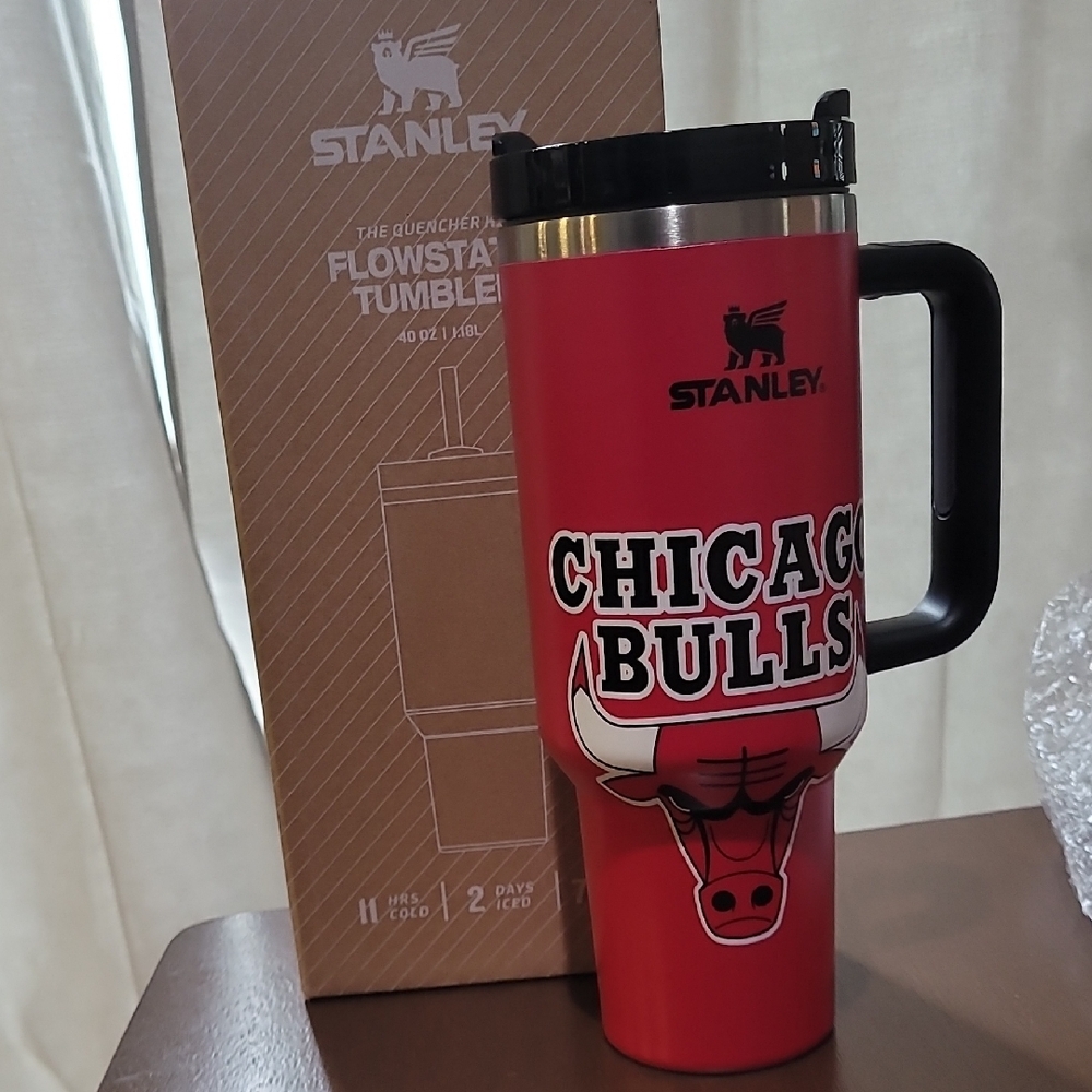 Stanley FlowState H2.0 40oz. Quencher with Chicago Bulls Custom Design